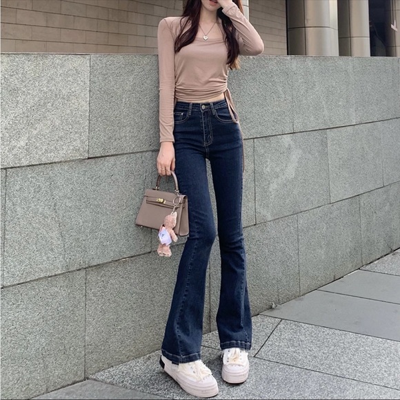 Flare jean with backside buttons - Picture 3 of 6